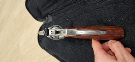 Se vende este precioso S&W 686 Plus Deluxe en estado impoluto. Tiene 400 tiros y lo vendo por no tener 00