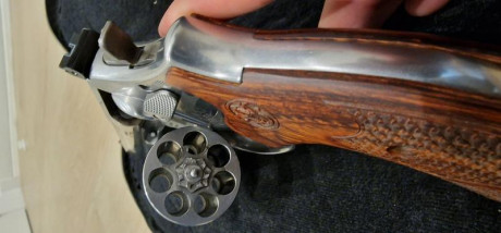 Se vende este precioso S&W 686 Plus Deluxe en estado impoluto. Tiene 400 tiros y lo vendo por no tener 11