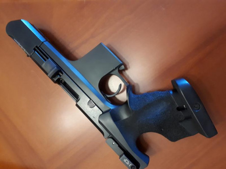 Recientemente he adquirido una pistola Hammerli SP20 calibre 22 de un compañero del foro la pistola está 01