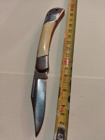 Navaja usada
Mango hueso
Muy buen acero
Medidas 19 cm
Precio 30€ envío incluido en la península 01
