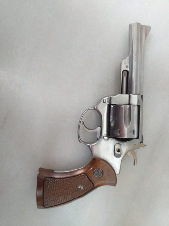 Muy buenas al foro.
Un compañero del club me ha pedido que anuncie un revolver ASTRA del .38 de cuatro 02