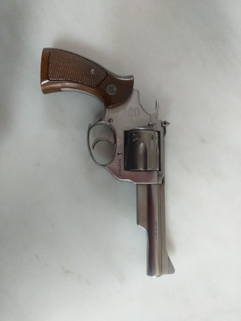 Muy buenas al foro.
Un compañero del club me ha pedido que anuncie un revolver ASTRA del .38 de cuatro 01