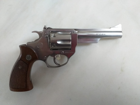 Muy buenas al foro.
Un compañero del club me ha pedido que anuncie un revolver ASTRA del .38 de cuatro 00
