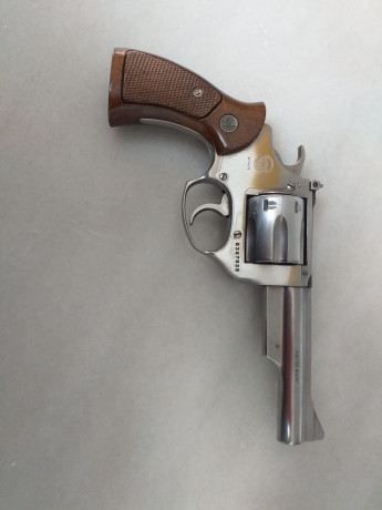 Muy buenas al foro.
Un compañero del club me ha pedido que anuncie un revolver ASTRA del .38 de cuatro 10