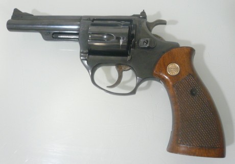 Hola,he abierto este hilo para que todos aquellos que tengais armas Españolas,podais lucirlas aqui con 40
