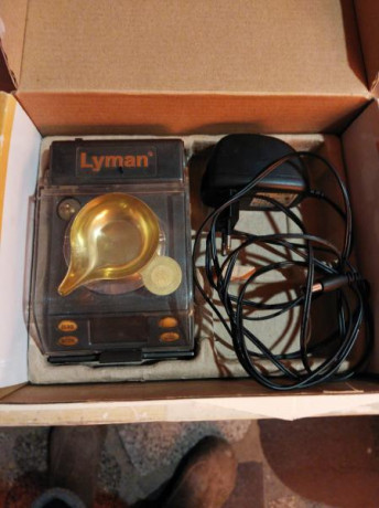 Vendo bascula digital liman 1000xp
Por no utilizar 
Funciona perfectamente
Precio 40€ 
Con envío incluido 02