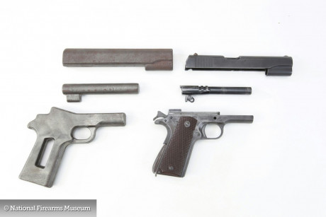 Hola amigos, qué diferencias existen entre estas dos pistolas?, con mi ojo tan poco entrenado cuando las 20