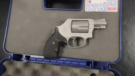 Vendo revólver Smith & Wesson.
   - Color plata mate. 
   - Modelo 637.
   - Calibre 2".
   - 00
