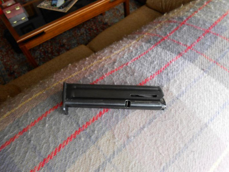 saludos: pongo a la venta un cargador de star fr del 22 lr en buen estado, tiene una muesca porque ha 01