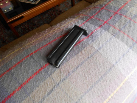 saludos: pongo a la venta un cargador de star fr del 22 lr en buen estado, tiene una muesca porque ha 00