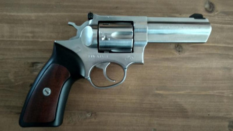   VENDIDO  
Hola a todos,
Vendo revolver  RUGER GP100 357/38 Special  en perfecto estado
con muy poco 01