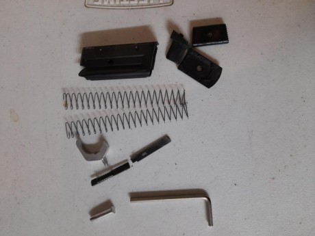 Vendo esta Walther OSP recamarada por armero al 22lr, de hecho esta guiada en F como 22lr.  Tiene mejorado 10