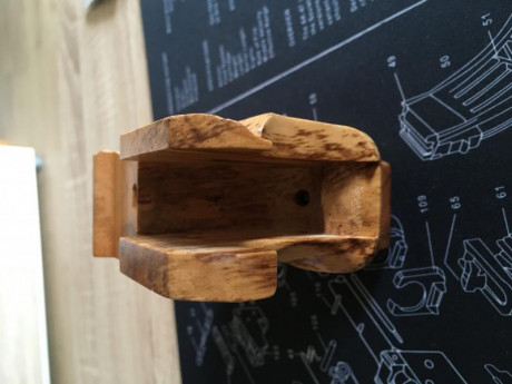 Buenas,se vende cacha de pardini sp 22lr,la talla es M,esta sin retocar. 00