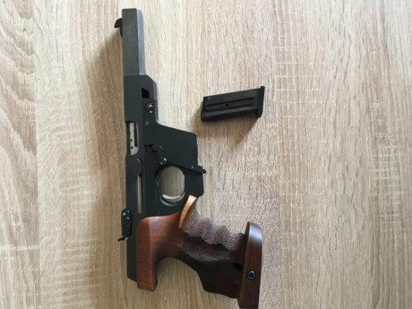 Se vende walther gsp del 22lr con empuñadura Nill,talla M sin retocar,el arma esta en prefecto estado 01