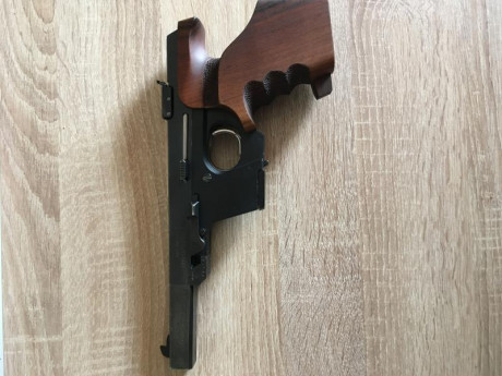 Se vende walther gsp del 22lr con empuñadura Nill,talla M sin retocar,el arma esta en prefecto estado 00