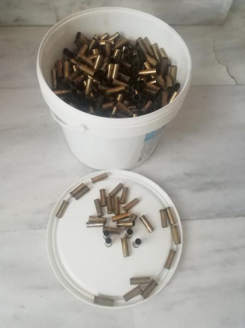 Por dejar este calibre vendo cubo de 5 kg. de vainas del 38 (unas 1300 vainas) , de un solo disparo  recogidas 01