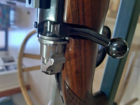 Vendo este rifle, fabricado en Namur, Belgica. Cerrojo tipo M98 afinado, con cañón de 56 cm.
Disparador 00