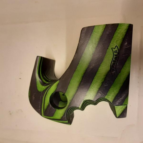 Buenas tardes

Pongo a la venta una cacha Walther SSP nueva, no se ha llegado a poner.

Talla cacha M

El 00