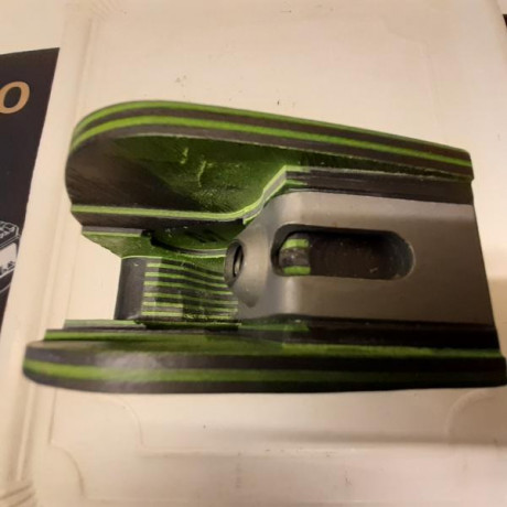 Buenas tardes

Pongo a la venta una cacha Walther SSP nueva, no se ha llegado a poner.

Talla cacha M

El 10