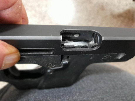 Vendo esta Walther OSP recamarada por armero al 22lr, de hecho esta guiada en F como 22lr.  Tiene mejorado 61