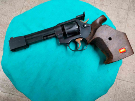 Para un amigo pongo este aviso.
Vendo revólver Manurhin MR .32 MATCH.
Cañon de 6 pulgadas. En perfecto 02
