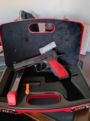 Buenas como digo en el enunciado oferto un paquete que incluye lo siguiente.
Pistola tanfoglio stock 3 02