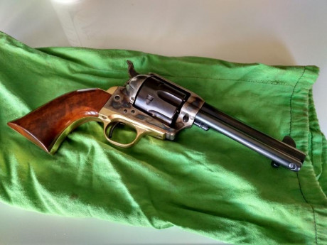 En venta revolver Model Pacemaker SAA 1873 Single Action fabricación Uberti 4-3/4"en perfecto estado, 01