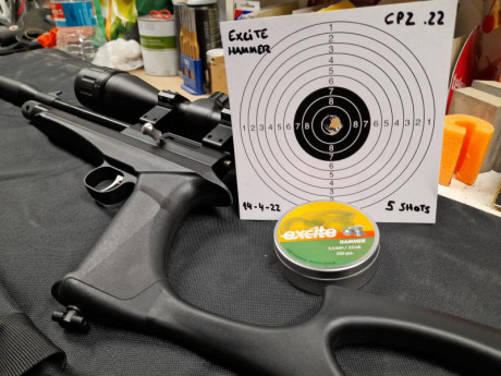 Bueno, para animar el foro un poco, propongo colgar fotos de dianas y arma usada para ello, pudiendo ser 171