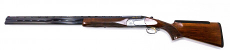 Se vende escopeta marca Antonio zoli modelo ritmo trap, edición limitada calibre 12, de cañón 75cm.

La 02