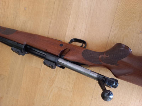Estimados todos.
Aquí os presento mi rifle en venta Winchester 70 pre 64 featherweight en 300wsm.
Cantonera 00