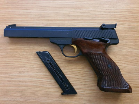 Se vende pistola Browning, calibre .22 Long Rifle con un cargador original.
Precio 80 euros + 20 euros 00