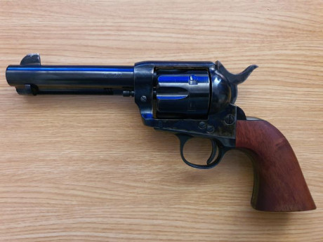Se vende revolver del 45 LC, cañón de 5,5” 22