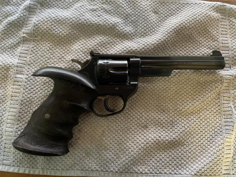 Vendidas. Se puede cerrar.
Cachas anatómicas para Astra Match
Son de baquelita o polímero muy duro. Talla 22