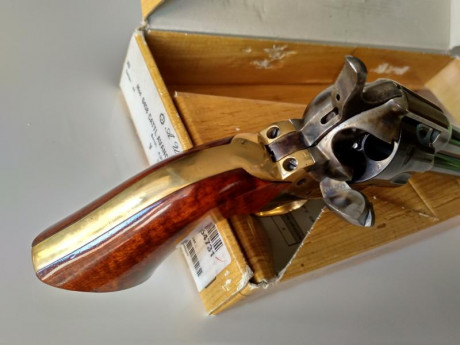 En venta revolver Model Pacemaker SAA 1873 Single Action fabricación Uberti 4-3/4"en perfecto estado, 10