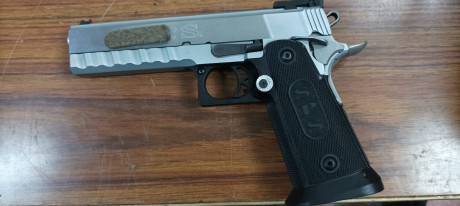 Buenas tardes, un compañero me ha pedido que le anuncie una pistola para poner a la venta.
Se trata de 01