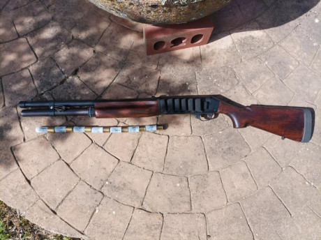 Escopeta semiautomatica policial BENELLI 121M1 de 1983. La primera semiauto policial de Benelli. Antecesora 00