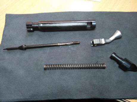 Hola amigos
Tengo un Thompson Venture de cerrojo en calibre 243W con el que estoy muy contento y uso cada 130