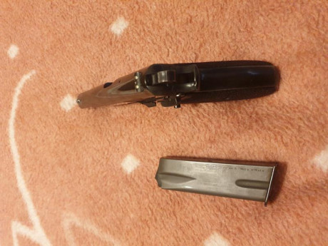 Vendo pistola Luger M80 9mm perfecto estado  cargador nuevo, muy bonita.
Perfecto funcionamiento. 00