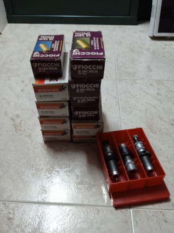 Vendo 550 vainas del 38 y dies 60€ 00