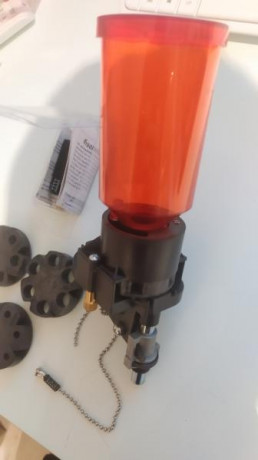 Vendo dosificador de polvora Lee auto disk, practicamente sin uso. Incluye los 4 discos y  regalo el dosificador 02