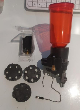 Vendo dosificador de polvora Lee auto disk, practicamente sin uso. Incluye los 4 discos y  regalo el dosificador 00
