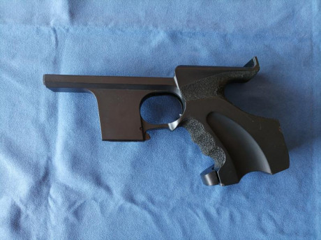 Vendo empuñadura para Hammerli SP 20 RRS
100€ portes incluidos dentro de la península.
Saludos. 02