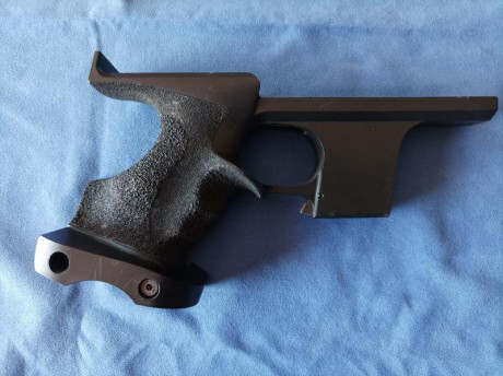 Vendo empuñadura para Hammerli SP 20 RRS
100€ portes incluidos dentro de la península.
Saludos. 01