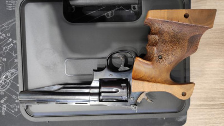  VENDO REVOLVER LLAMA OLIMPIC CON CACHA ANATOMICA MORINI 

Marca: LLAMA
Modelo: OLIMPIC
Calibre: 38 Special
Estado: 00