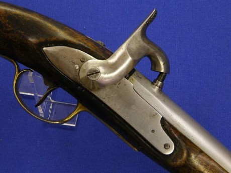 Voy a colocar unas fotos de un arma larga alemana de llave de mecha del siglo XVI. 12