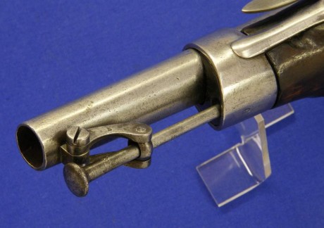 Voy a colocar unas fotos de un arma larga alemana de llave de mecha del siglo XVI. 51