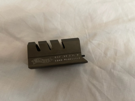 Vendo los siguientes complementos para la pistola WALTHER GSP EXPERT, calibre 32:
Contrapeso original 02