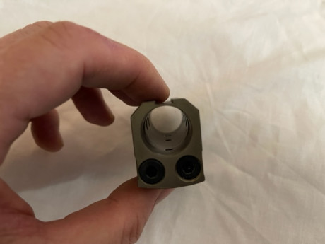 Vendo los siguientes complementos para la pistola WALTHER GSP EXPERT, calibre 32:
Contrapeso original 01