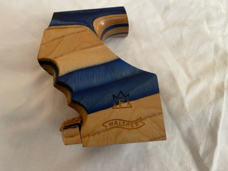 Vendo los siguientes complementos para la pistola WALTHER GSP EXPERT, calibre 32:
Contrapeso original 00