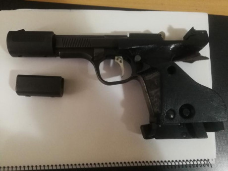 Vendo pistola Unique calibre 22, con 2 cargadores, estuche original y 2 contrapesos originales.
Precio: 01